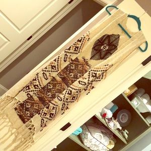 Long sleeveless shawl